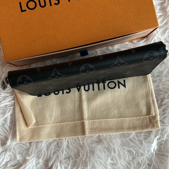 Louis Vuitton Monogram Zippy Wallet - Picture 6 of 8